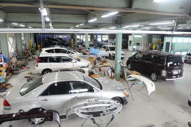 整備士資格や車の知識が活かせる自動車整備のフロントスタッフ♪月給30万円~/土日祝休み応相談自動車・鈑金塗装整備のフロント業務