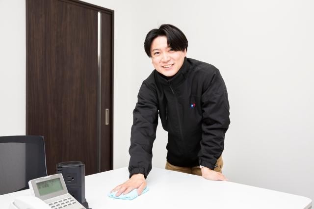 東京メトロ有楽町線「麹町駅」より徒歩1分。
月に数回、汐留勤務があります。（交通費別途支給）