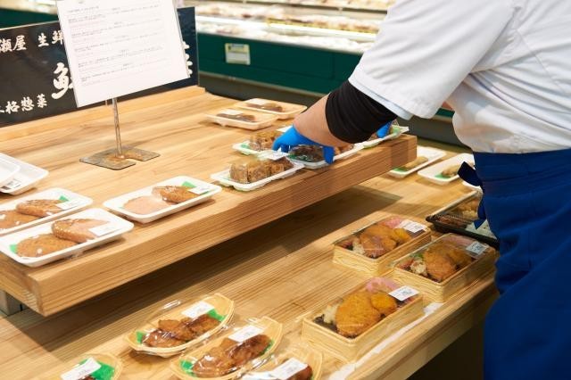 お惣菜・お弁当コーナーパート・準社員募集!未経験歓迎!1日4時間~7時間・週4日~5日勤務相談OK!お惣菜・お弁当担当