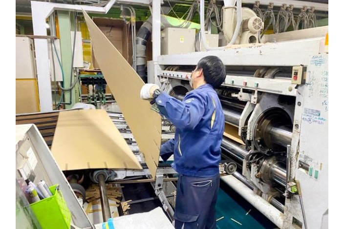 様々なマシンを使いこなして高品質の段ボール製品を製造するヤリガイのある仕事です!