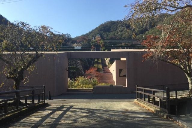 猪名川町／未経験OKの【霊園内サービススタッフ】要普通免許◆時給1,200円～◆火・水休み◆車通勤可霊園内サービス職（清掃・整備）