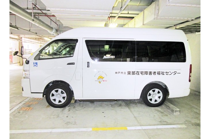 【障害者通所施設の送迎運転手】未経験OK／普通免許でOK（ワンボックス使用）／60代の男性が活躍中送迎ドライバー