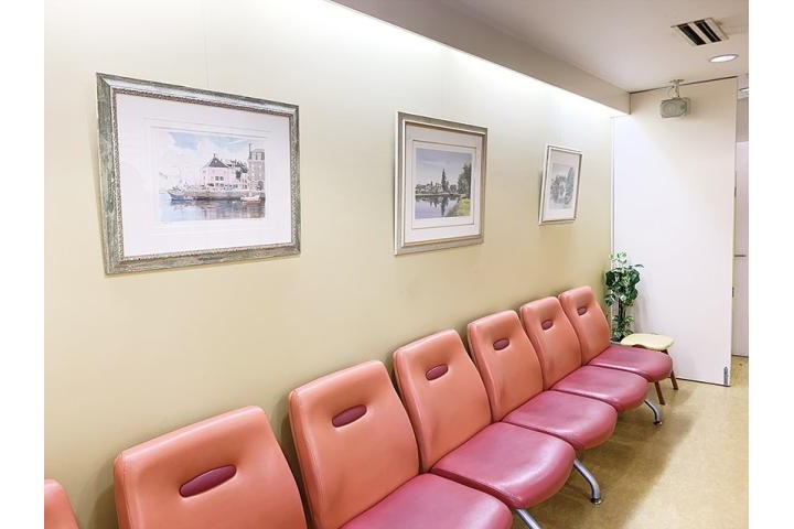 先輩スタッフが丁寧に教えます。
穏やかな雰囲気の職場で安心して慣れていけますよ♪