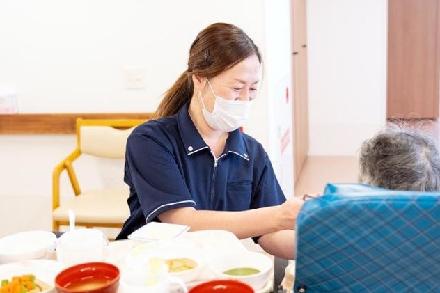 秋季の採用計画、始動しました！！入社祝金15～25万円、賞与年3回、職場見学会実施。［1］特別養護老人ホームの介護士
［2］特別養護老人ホームの看護師（正看護師・准看護師）