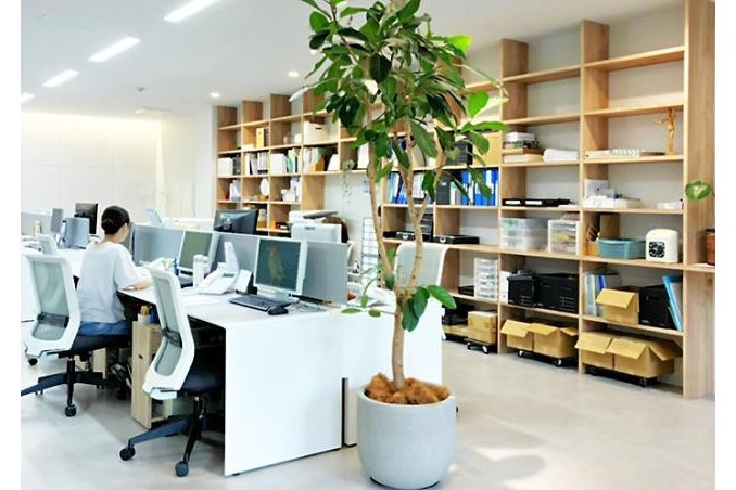 新しい社屋で快適に働ける環境！
少人数で穏やかな雰囲気です。