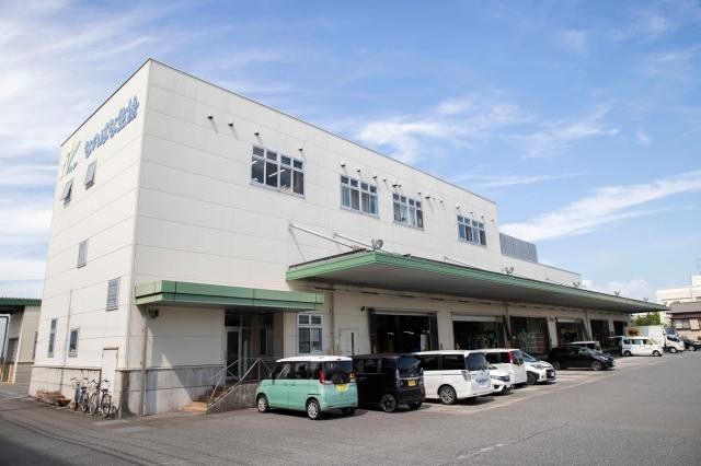 千葉市稲毛区にある生協の倉庫内でのお仕事。
車通勤OKのためマイカーで快適に出勤できます。