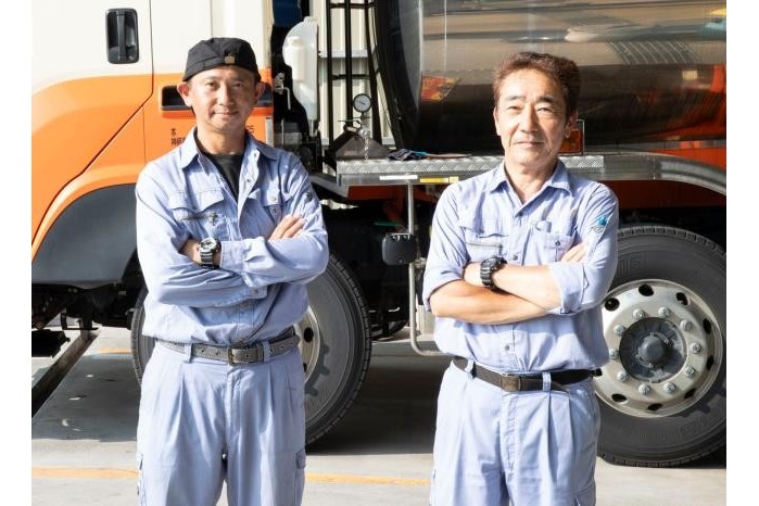 勤続8年/高校生&大学生の2児のお父さん/Hさん(50歳)にインタビュー ※写真左