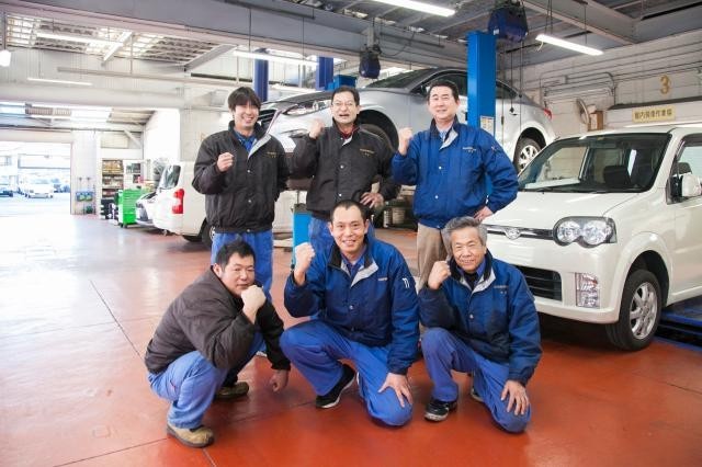 社内はとっても明るい雰囲気◎
車の勉強をするにはうってつけの環境です。