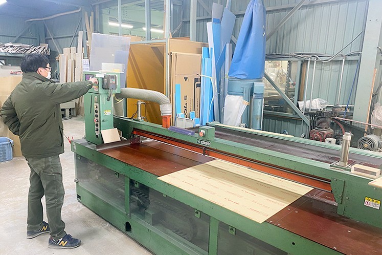 プラスチック板の加工スタッフ/未経験OK/残業ほぼなし/男性活躍中!プラスチック板の加工スタッフ