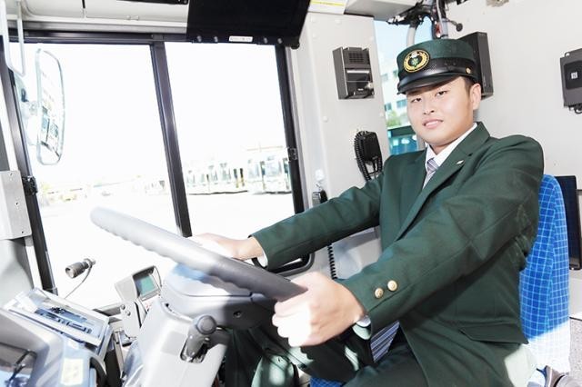 【快挙！】京都市交通局で19歳・最年少の路線バス運転士が当社から誕生しました！