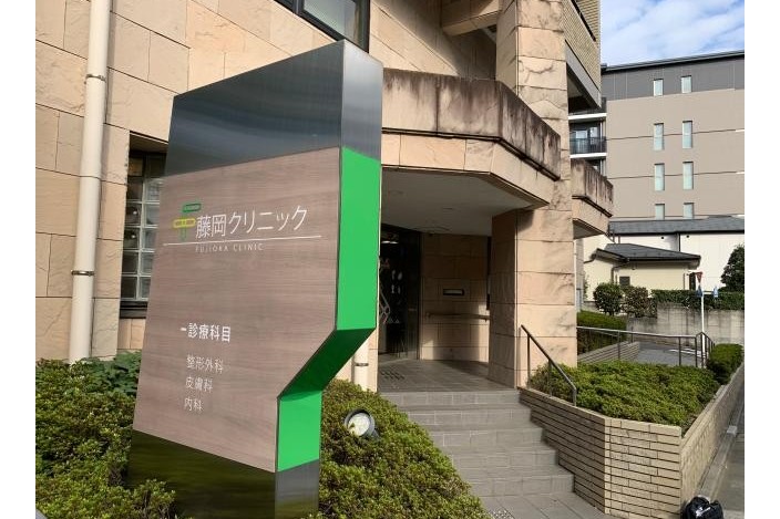 勤務地は「中村橋駅」より徒歩3分。駅チカで通勤らくらくです♪こちらの建物1階がクリニックです。