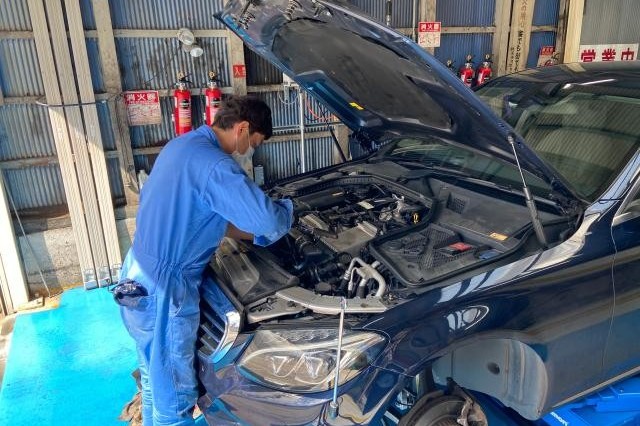 採用は経験よりも人柄を重視します。
今人気の自動車整備の仕事にチャレンジしませんか！