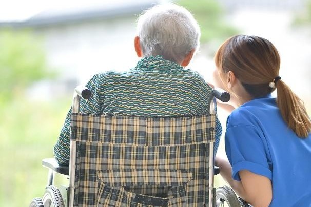 幅広い世代のスタッフが活躍中！ 若手の方も、先輩スタッフのもとで着実にスキルを身につけています。